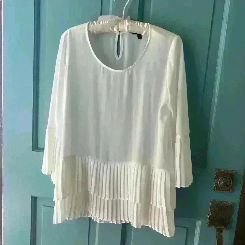 Simply Vera Vera Wang- White top with pleated detail- Medium